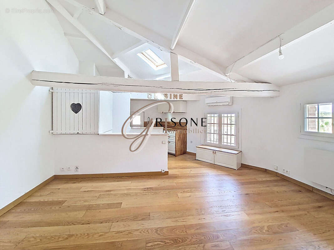 Appartement à SIX-FOURS-LES-PLAGES