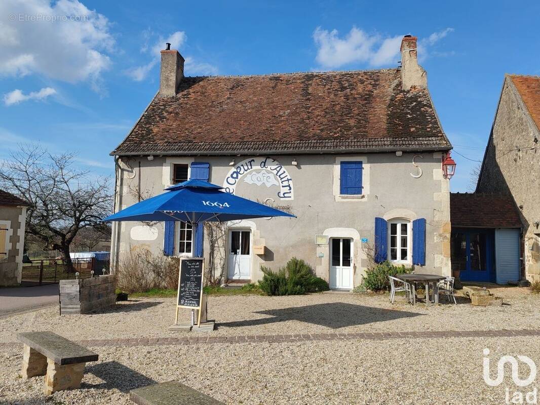 Photo 1 - Commerce à AUTRY-ISSARDS