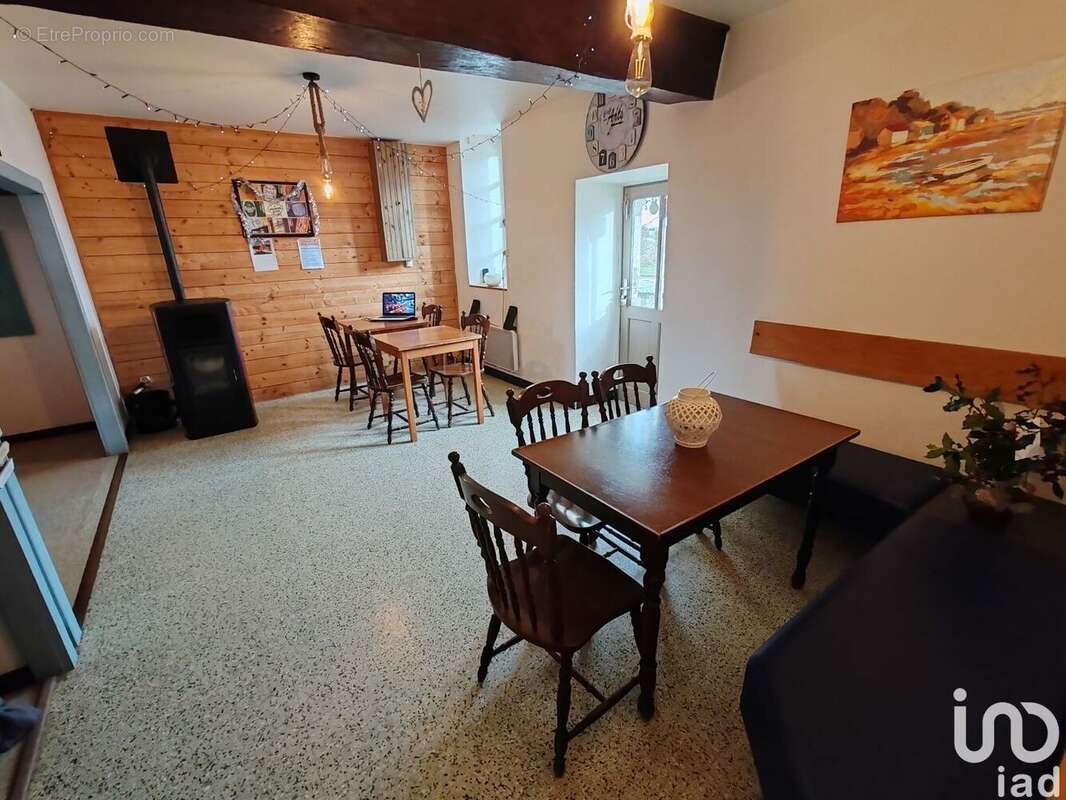 Photo 4 - Commerce à AUTRY-ISSARDS