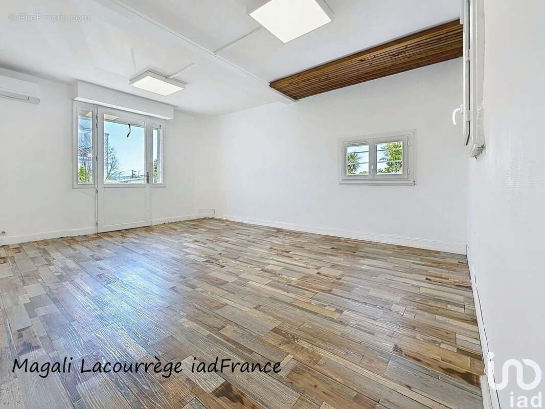 Photo 3 - Commerce à LONS