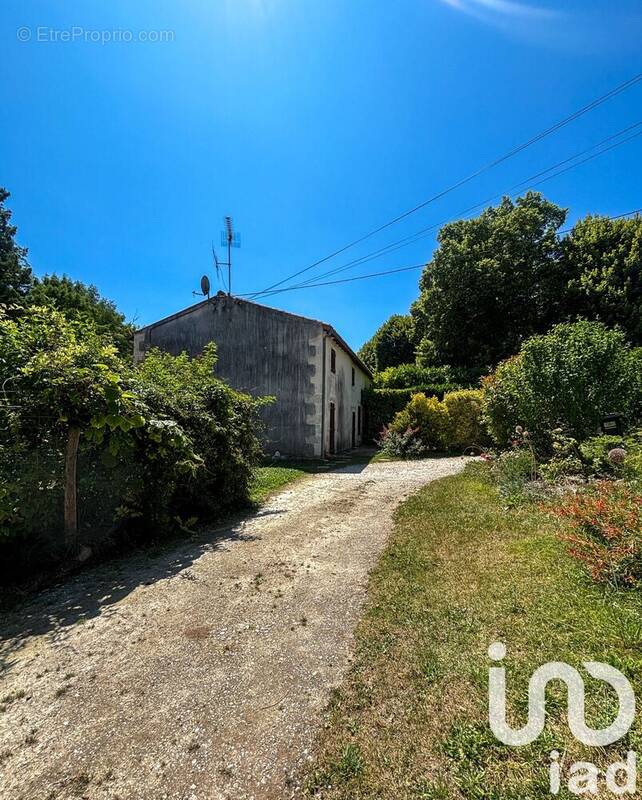 Photo 1 - Maison à PORT-D&#039;ENVAUX