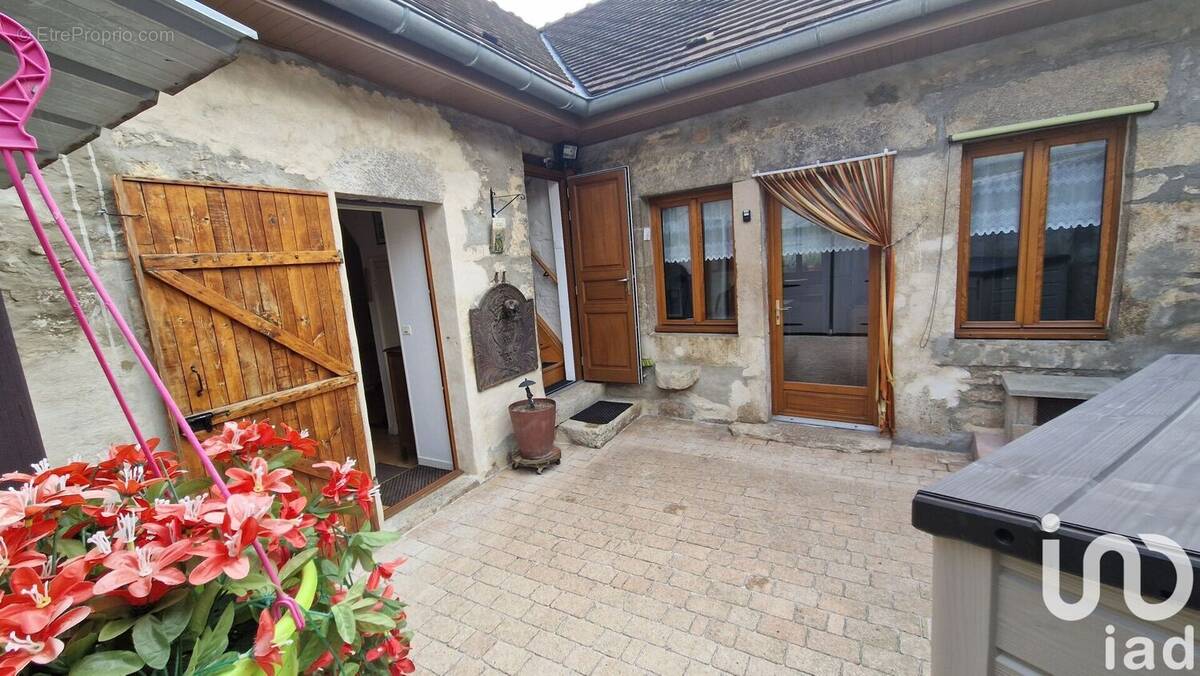 Photo 1 - Maison à LAIGNES