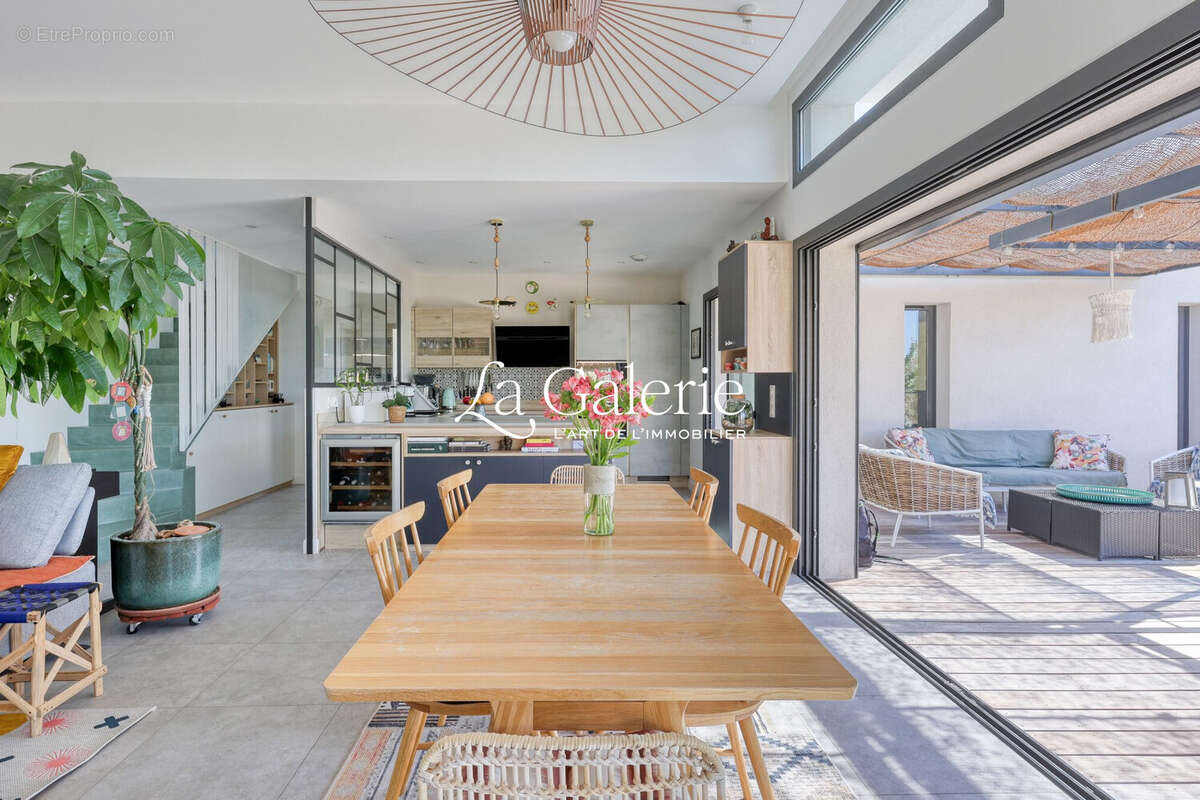 Maison à SAINT-CYR-SUR-MER