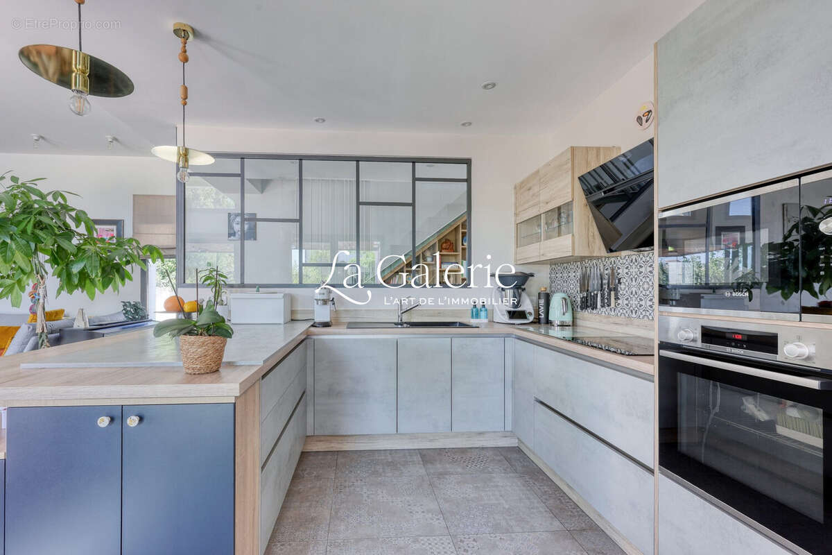 Maison à SAINT-CYR-SUR-MER