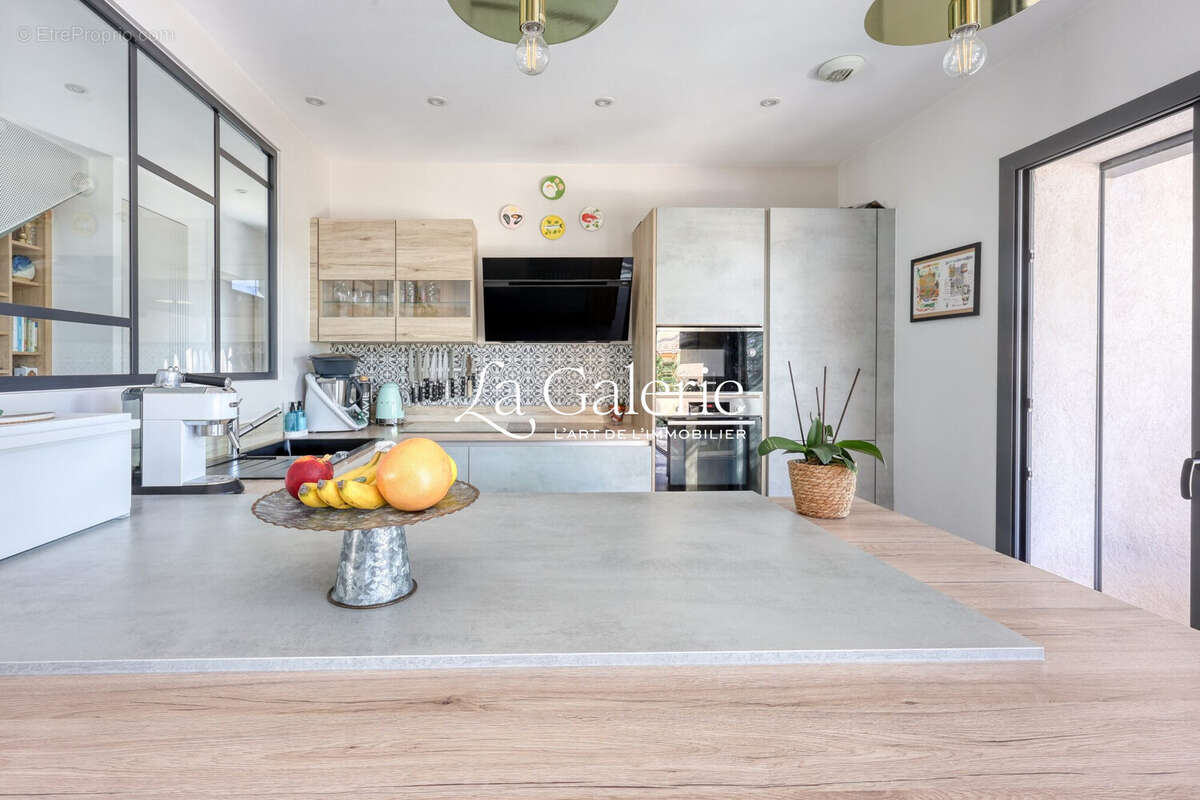 Maison à SAINT-CYR-SUR-MER