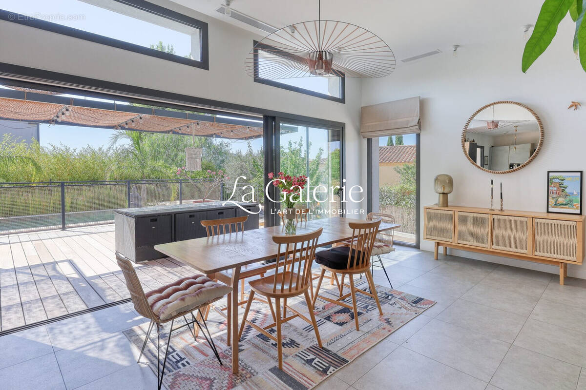 Maison à SAINT-CYR-SUR-MER