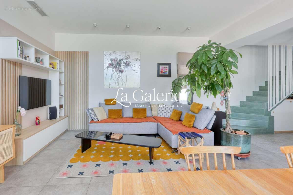 Maison à SAINT-CYR-SUR-MER