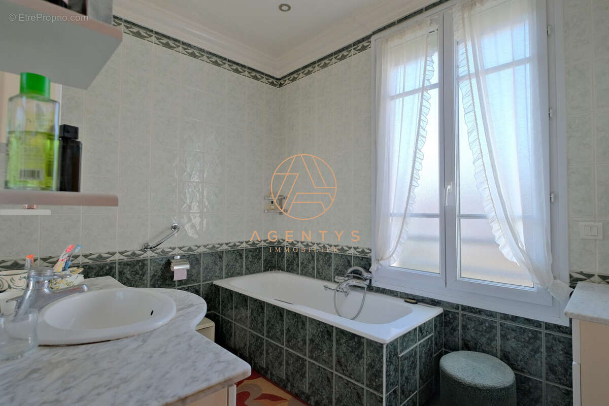 Maison à SAINT-MAUR-DES-FOSSES