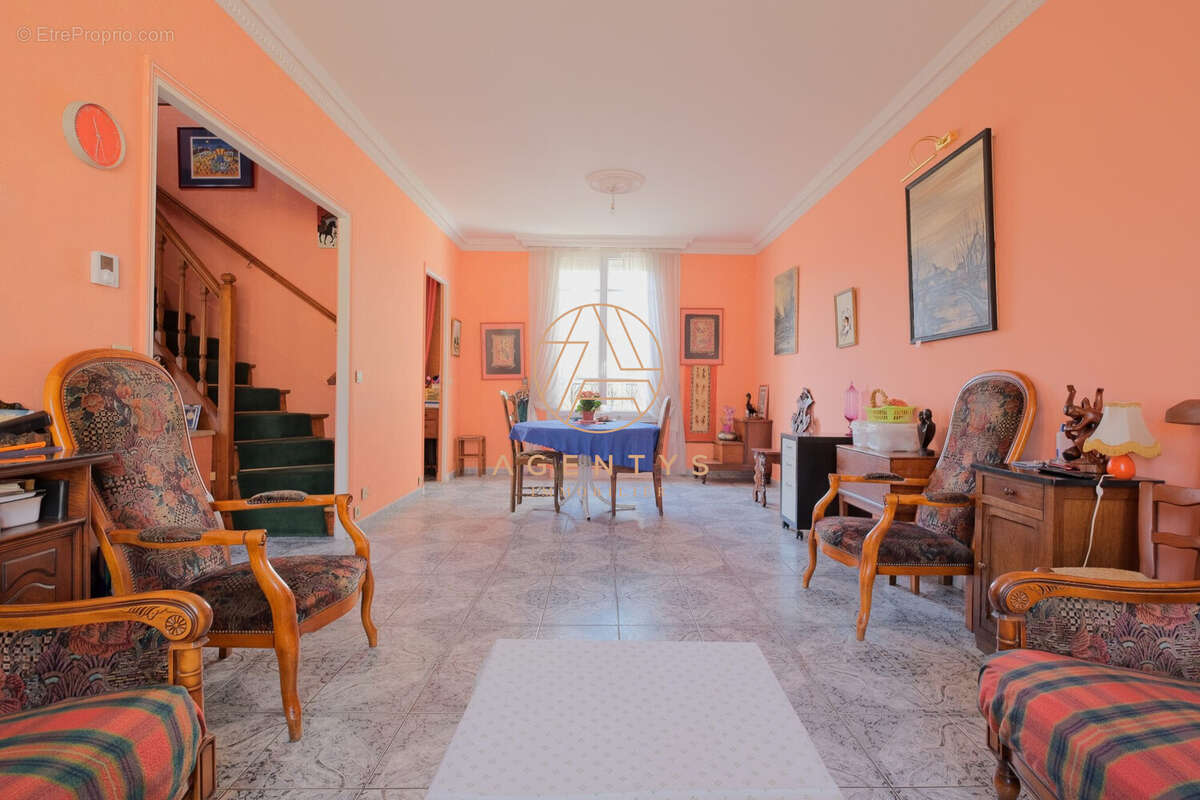 Maison à SAINT-MAUR-DES-FOSSES