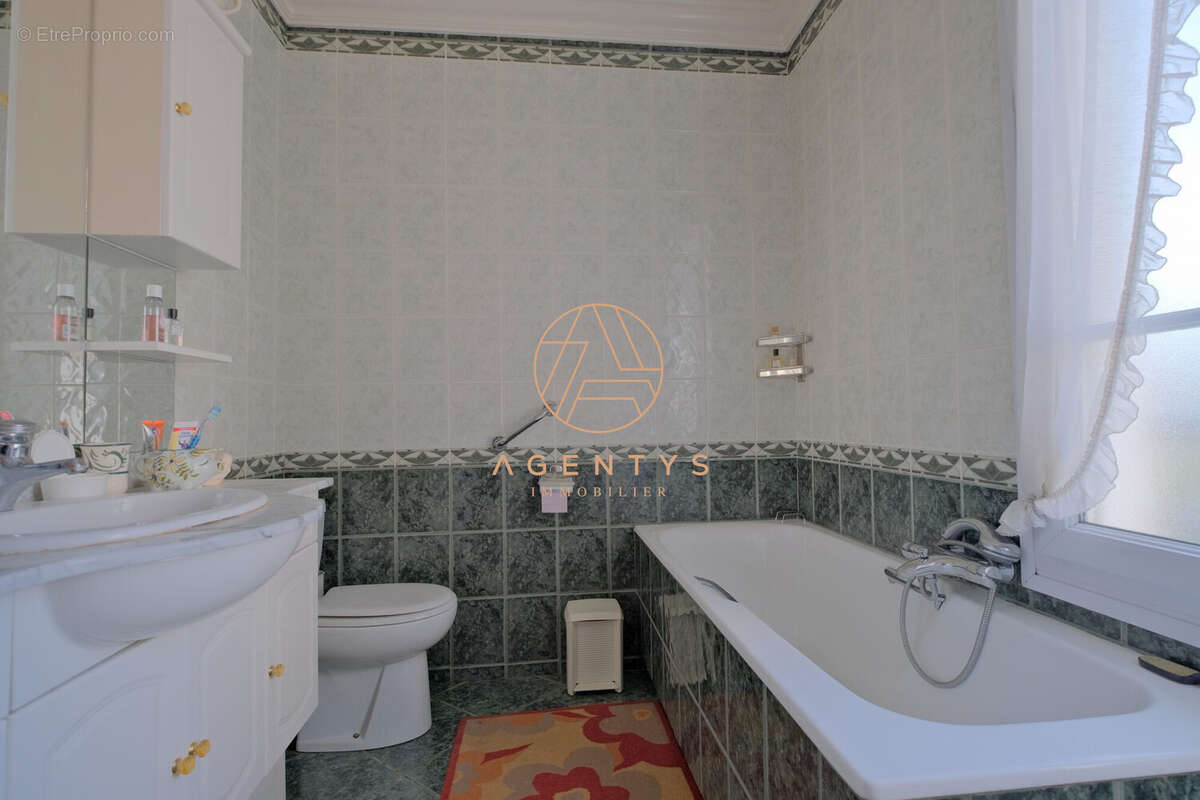 Maison à SAINT-MAUR-DES-FOSSES