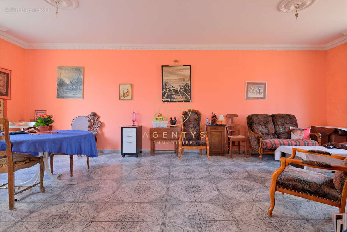 Maison à SAINT-MAUR-DES-FOSSES