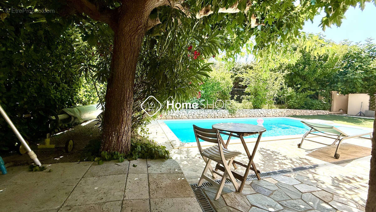 Maison à SIMIANE-COLLONGUE