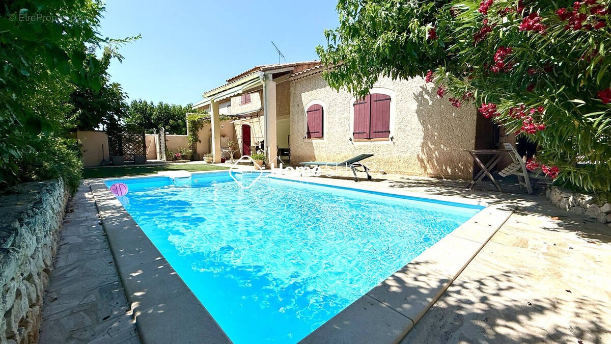 Maison à SIMIANE-COLLONGUE