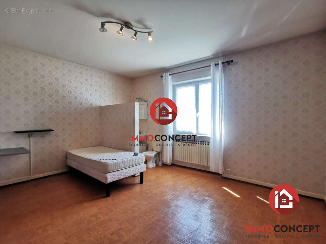 Maison à LAUDUN-L&#039;ARDOISE