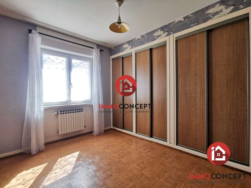 Maison à LAUDUN-L&#039;ARDOISE