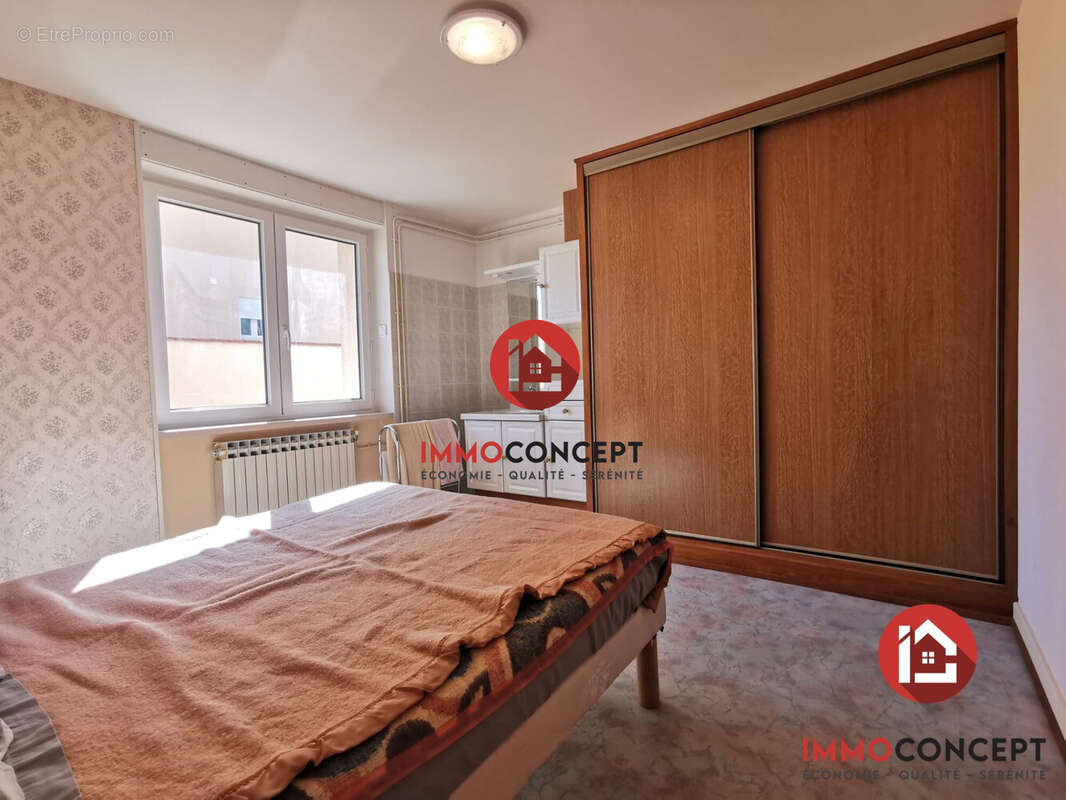 Maison à LAUDUN-L&#039;ARDOISE