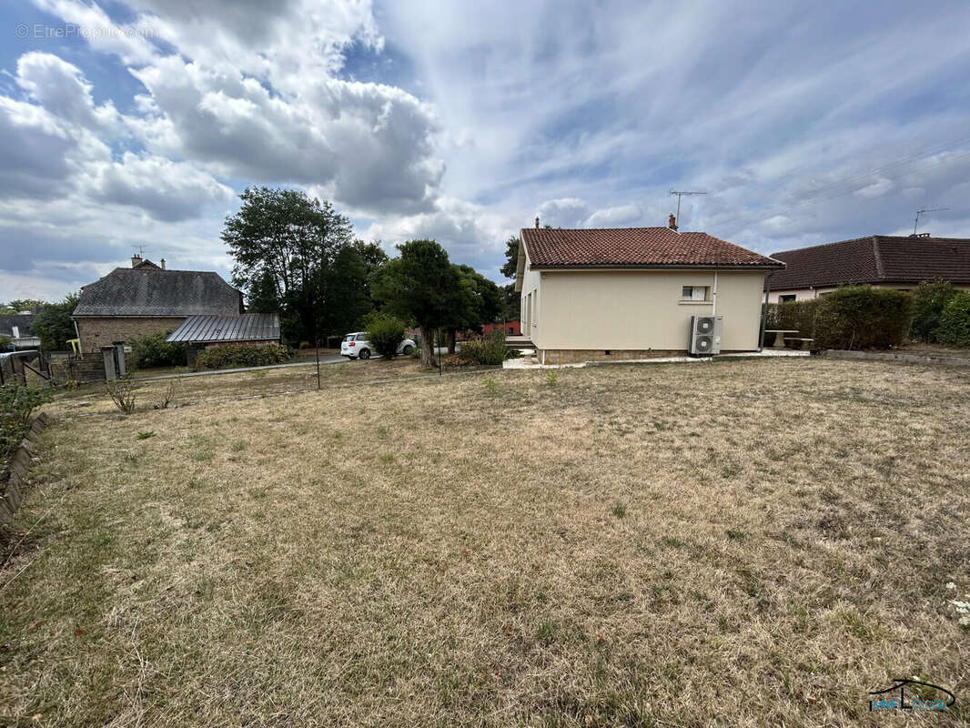 Maison à LANUEJOULS