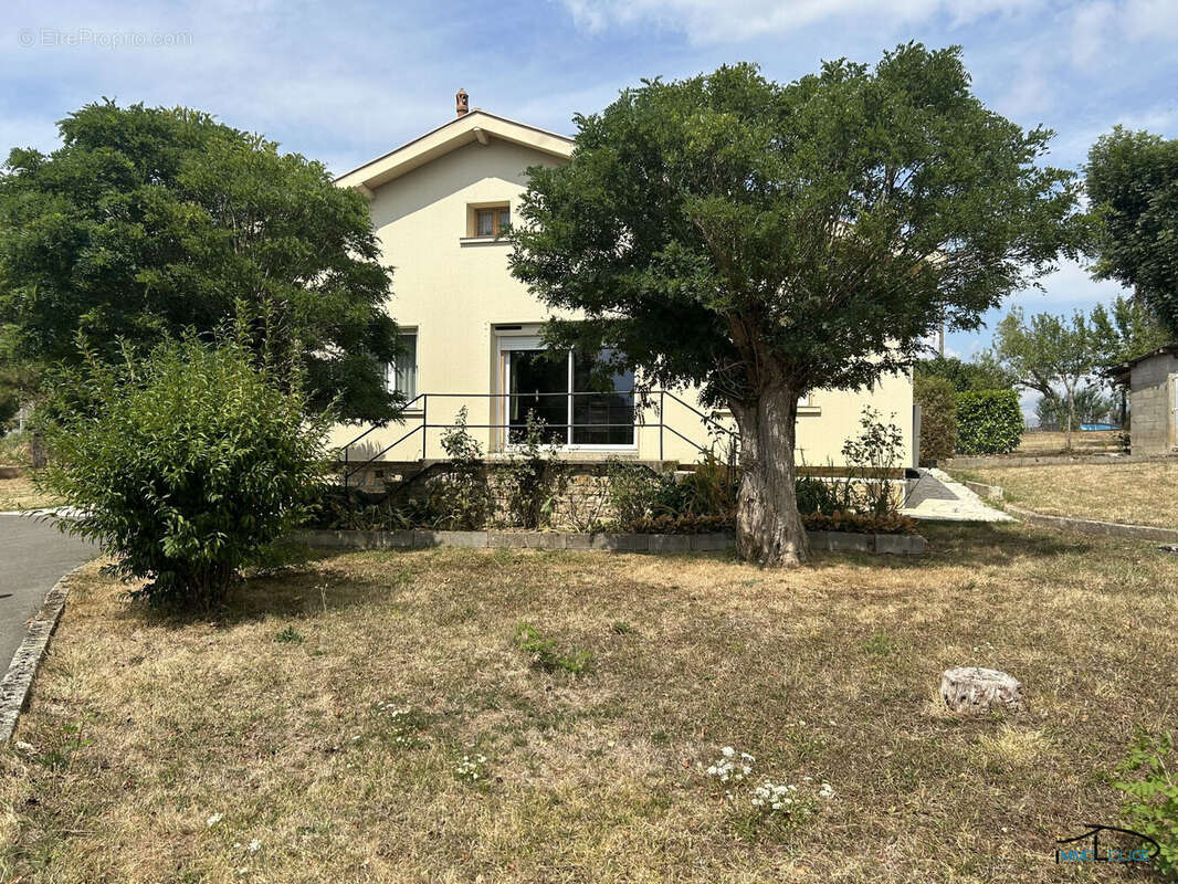 Maison à LANUEJOULS