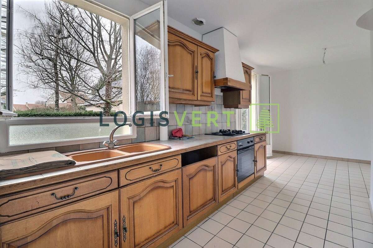 Maison à SAINT-REMY-LES-CHEVREUSE