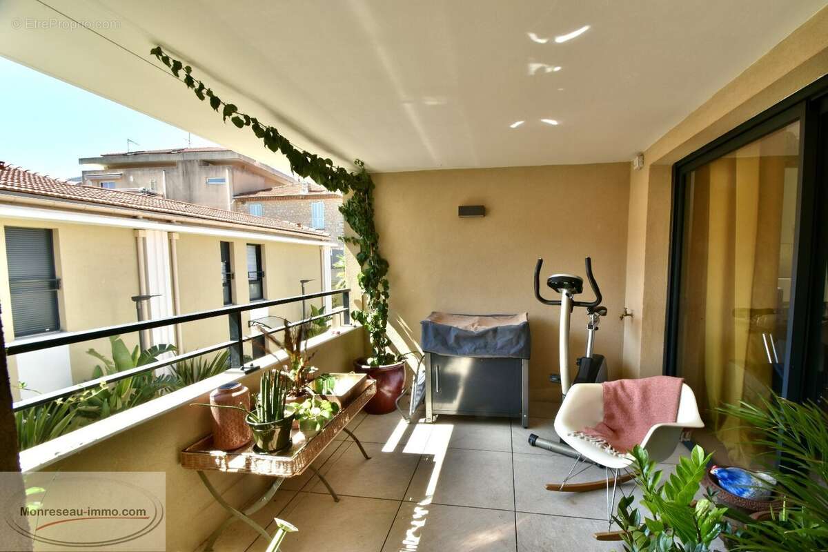 Appartement à VALLAURIS