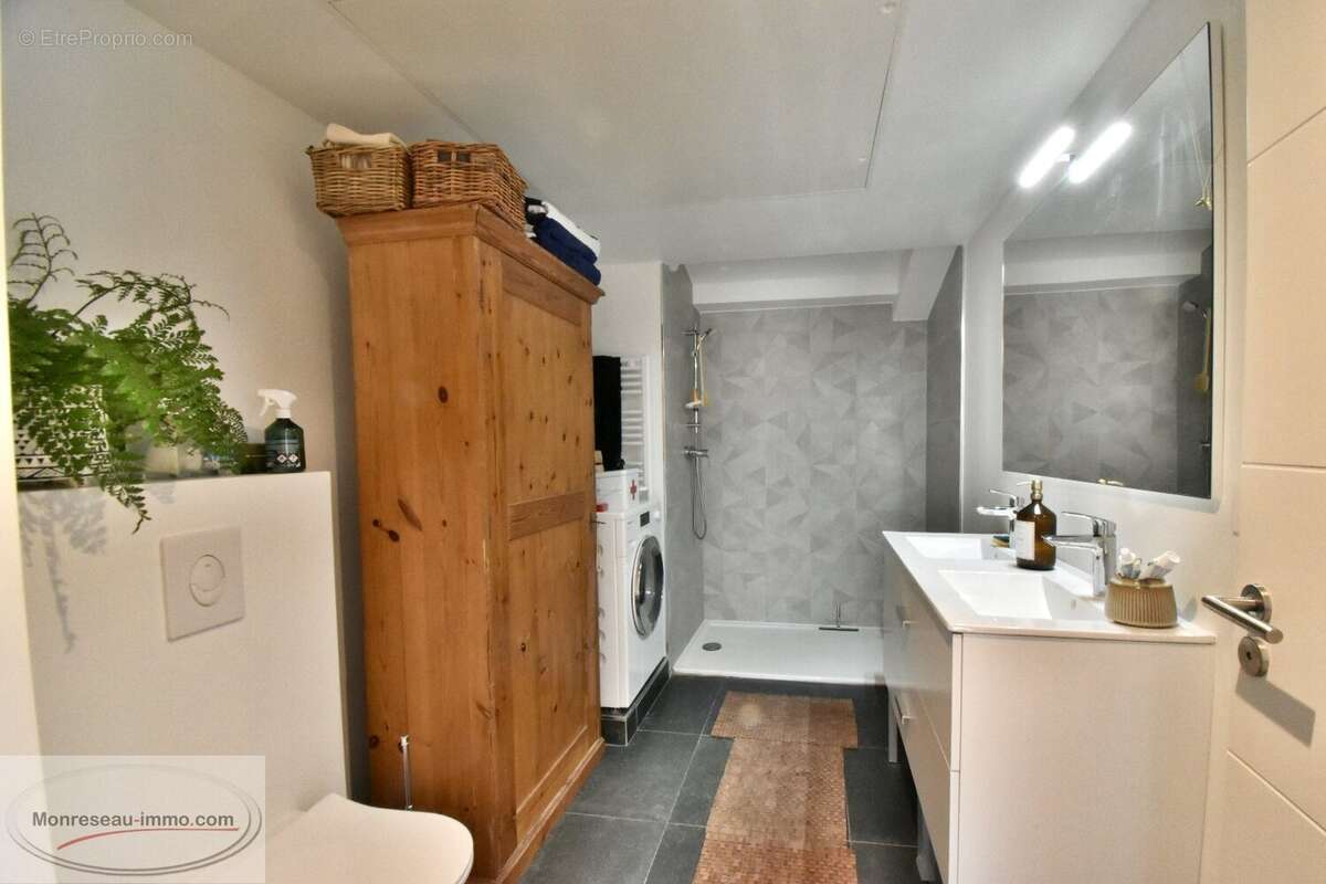 Appartement à VALLAURIS