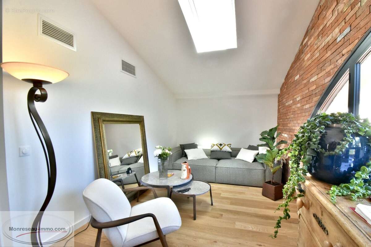 Appartement à VALLAURIS