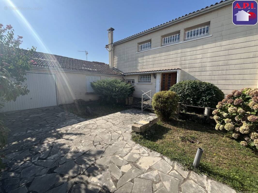 Maison à LAROQUE-D&#039;OLMES