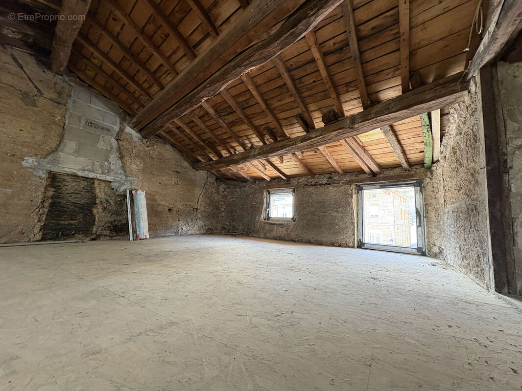 Appartement à SAINT-ROMAIN-DE-POPEY