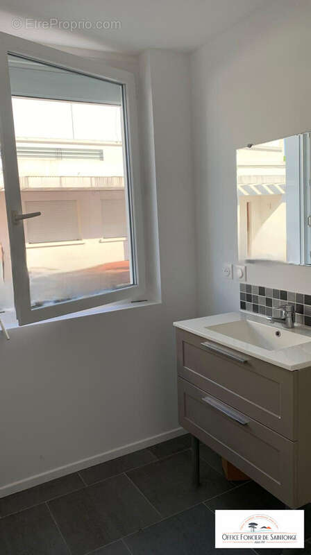 Salle d&#039;eau /RDC - Appartement à ROYAN