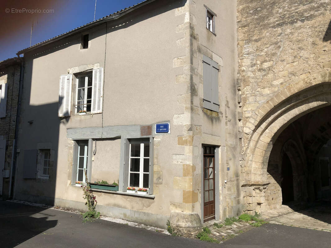 Maison à CHARROUX