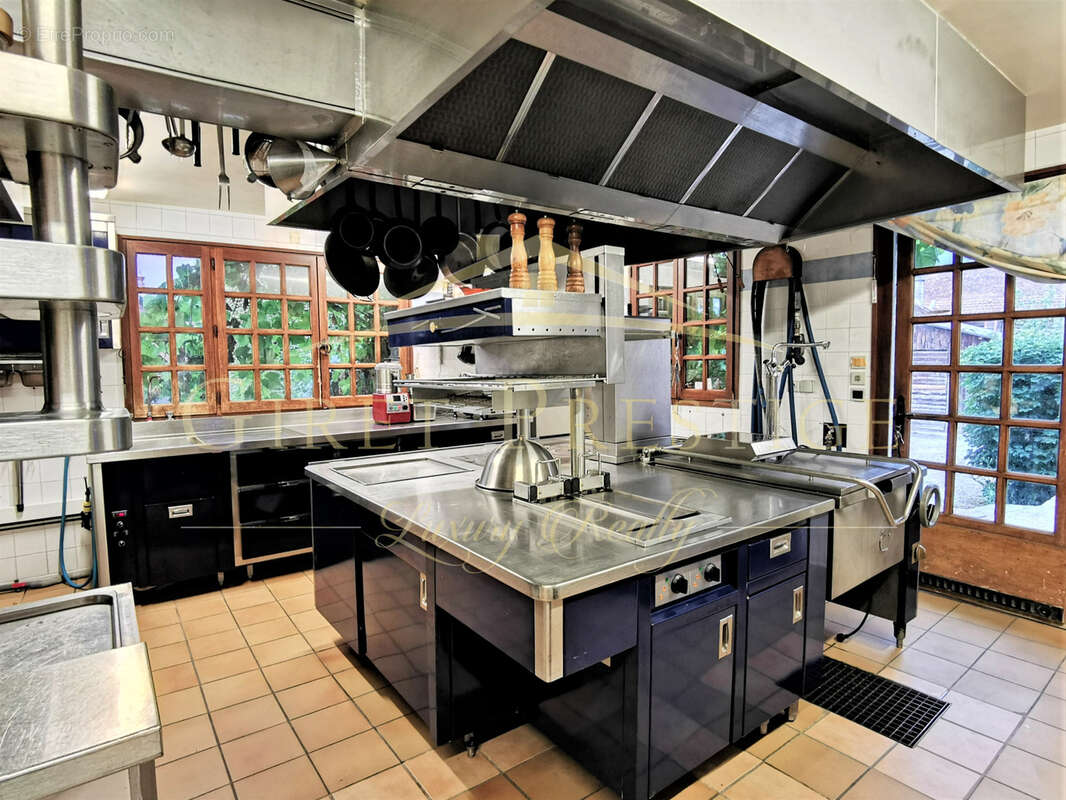 Commerce à SAINT-GENIX-SUR-GUIERS