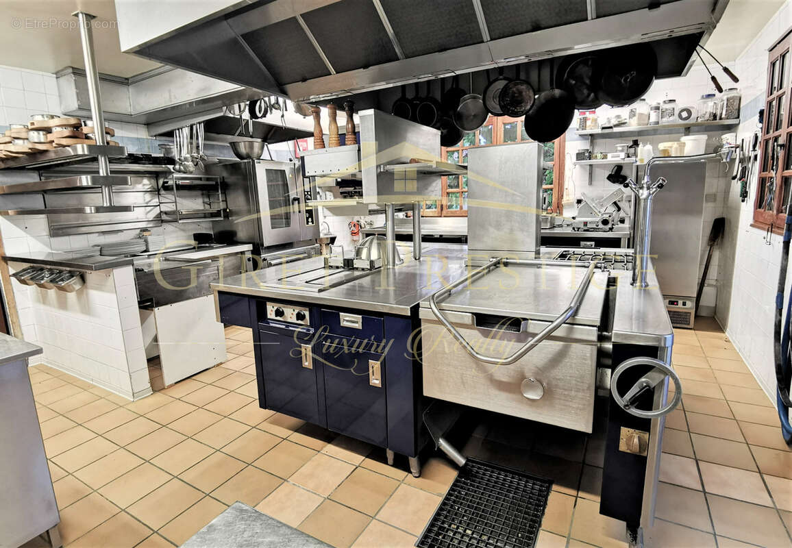 Commerce à SAINT-GENIX-SUR-GUIERS