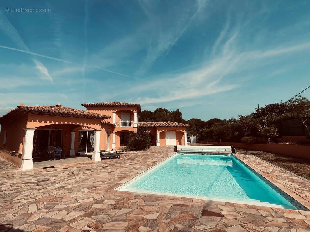 Maison à ROQUEBRUNE-SUR-ARGENS