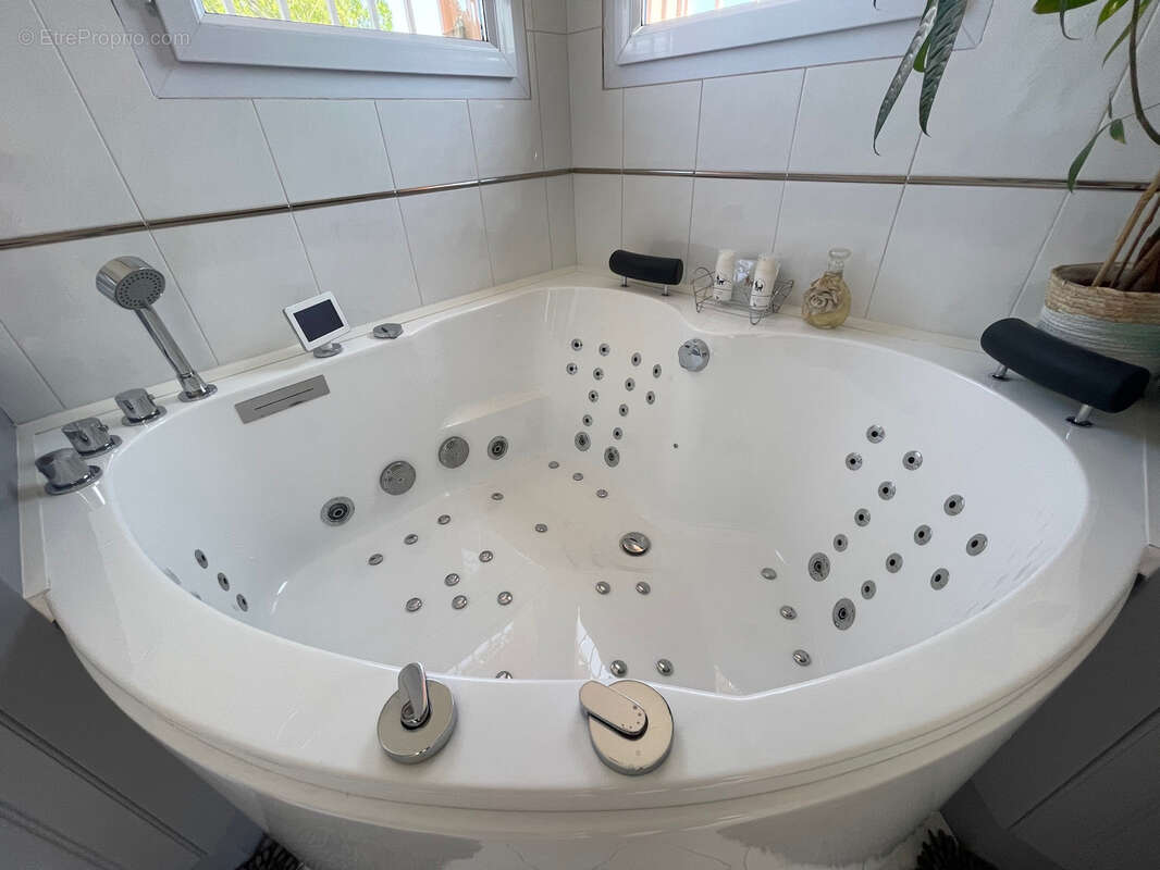 Maison à ROQUEBRUNE-SUR-ARGENS