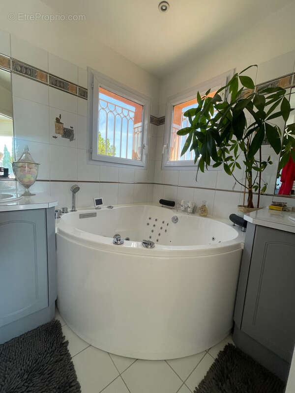 Maison à ROQUEBRUNE-SUR-ARGENS