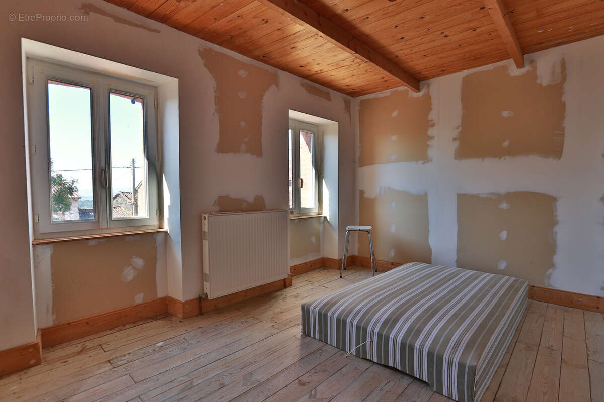 Maison à FRUGIERES-LE-PIN