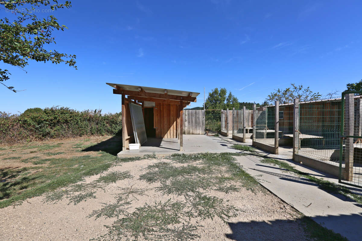 Maison à FRUGIERES-LE-PIN