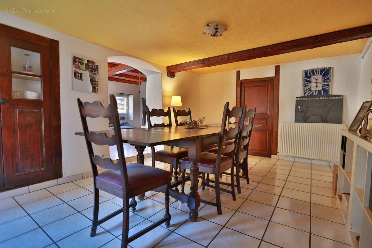 Maison à FRUGIERES-LE-PIN