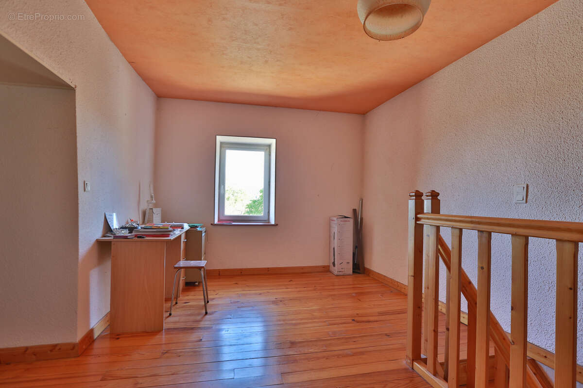 Maison à FRUGIERES-LE-PIN