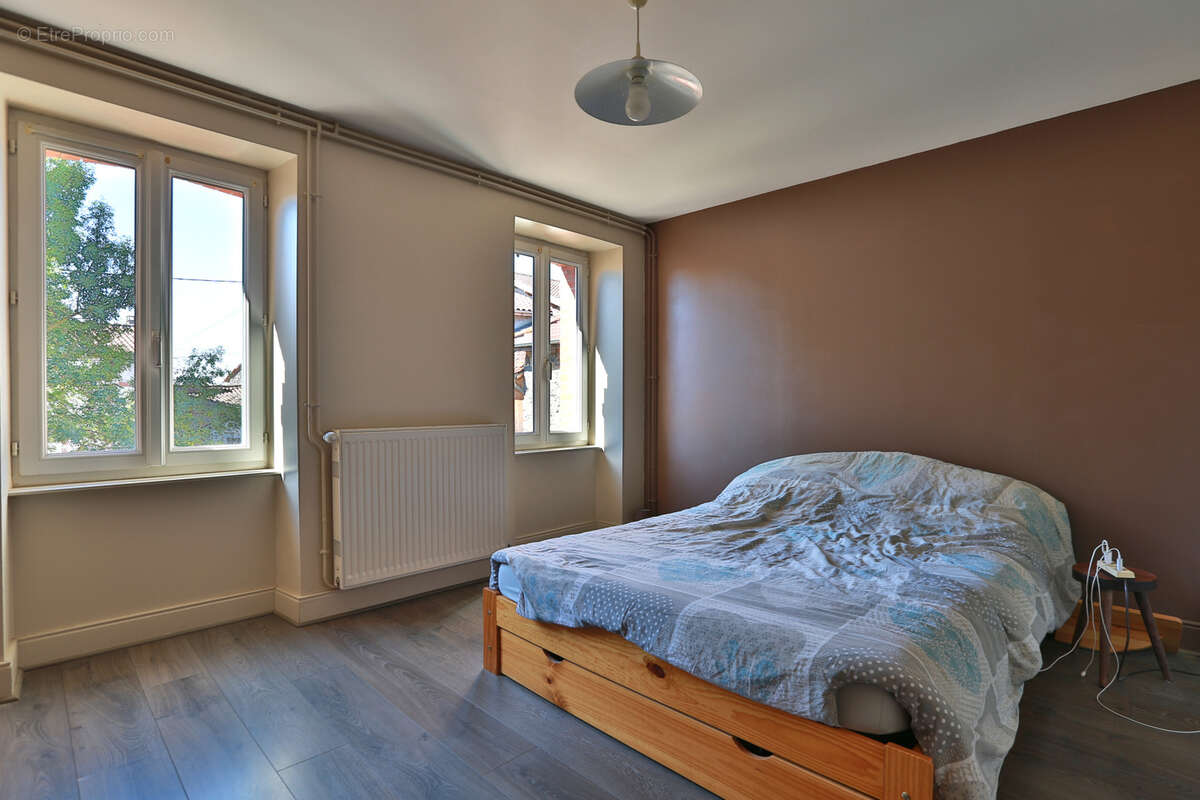 Maison à FRUGIERES-LE-PIN