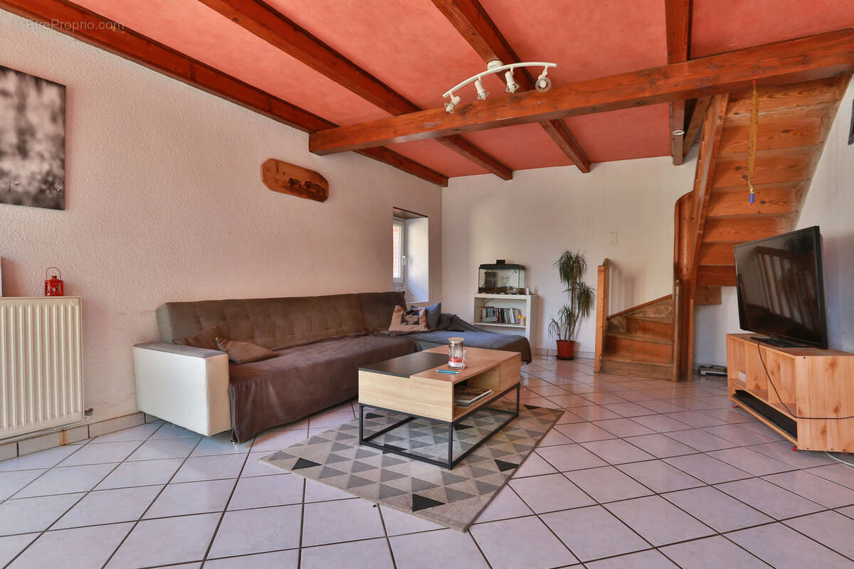 Maison à FRUGIERES-LE-PIN