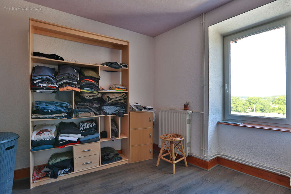 Maison à FRUGIERES-LE-PIN