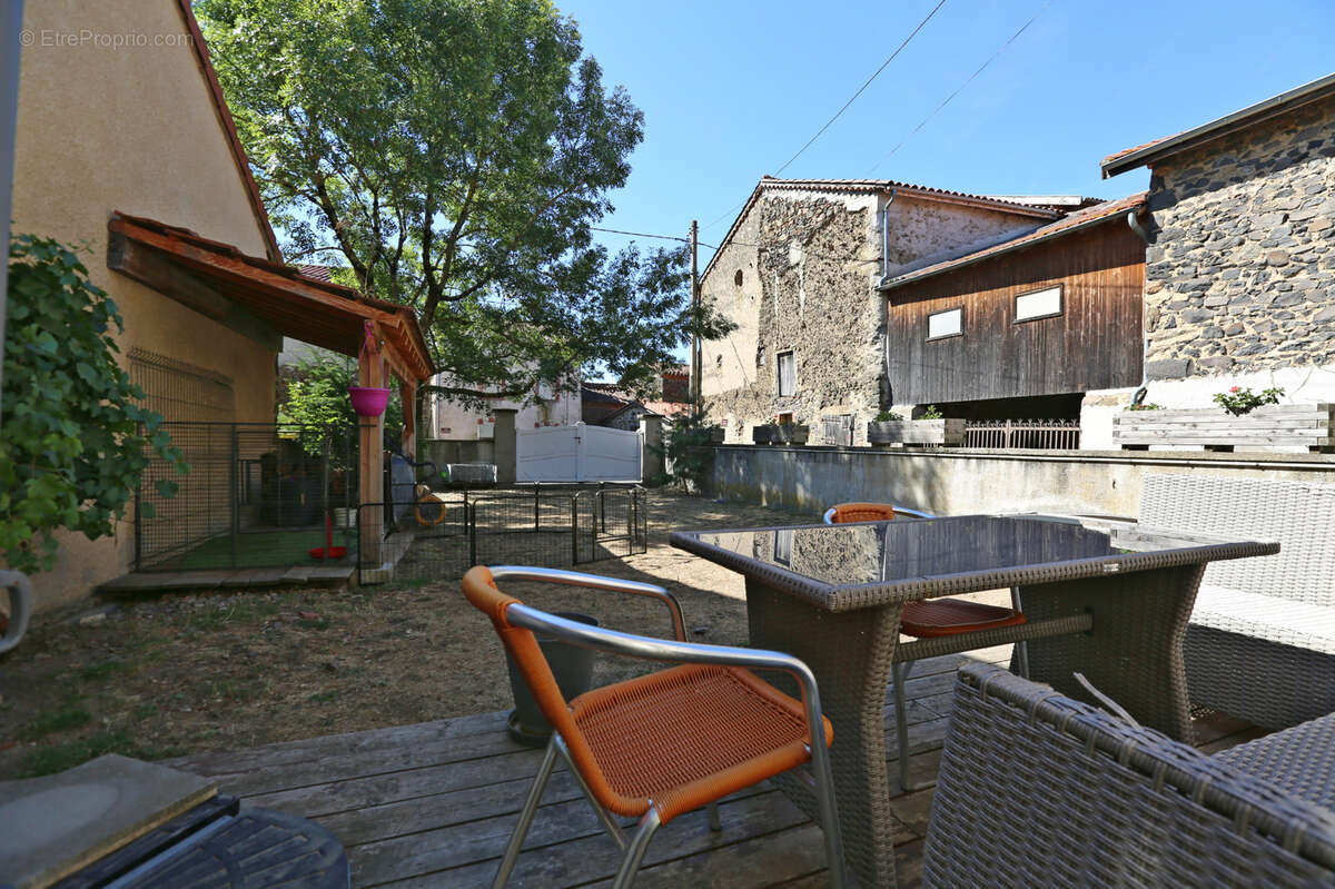 Maison à FRUGIERES-LE-PIN