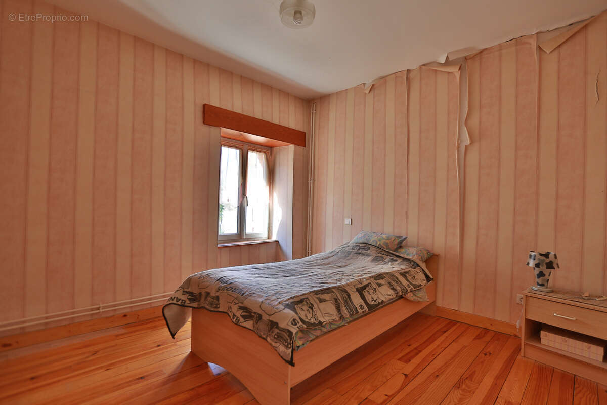 Maison à FRUGIERES-LE-PIN