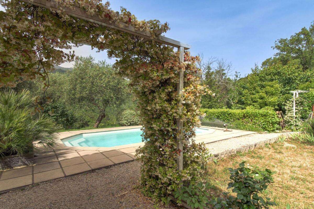 Maison à ROQUESTERON