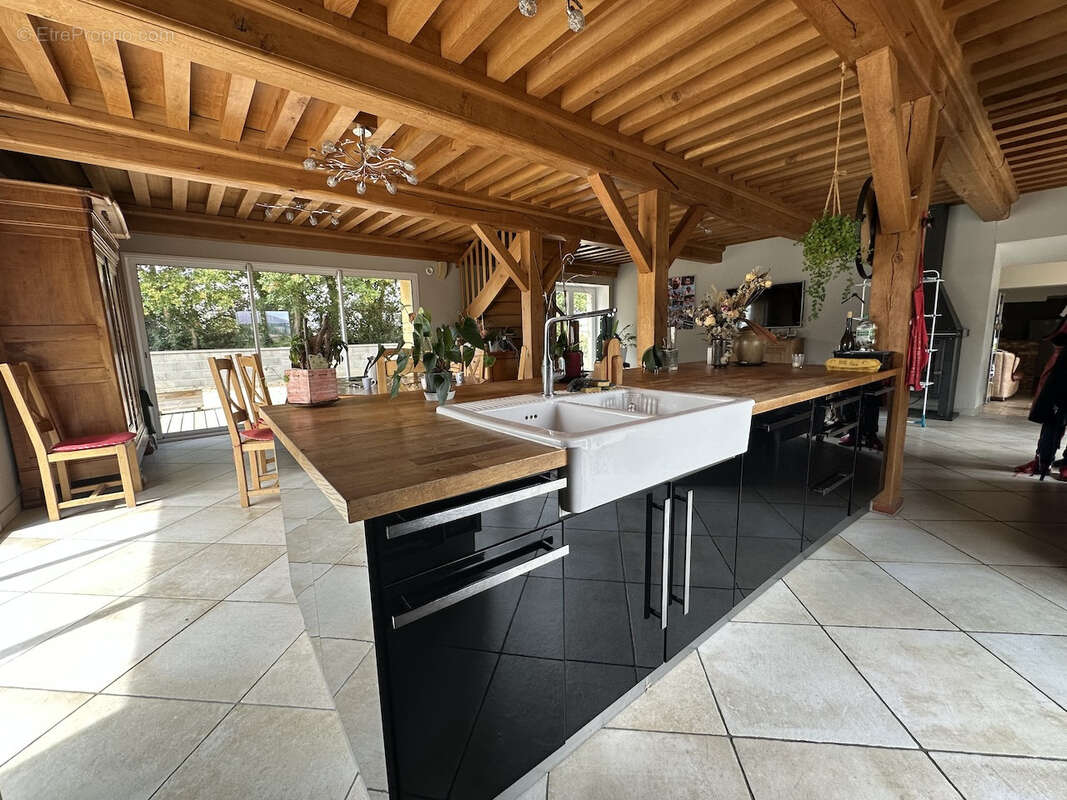 Maison à SAINT-DIDIER-EN-BRIONNAIS