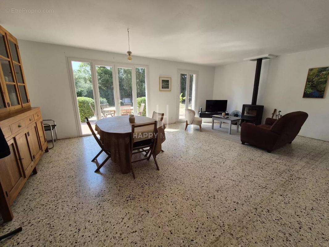 Maison à SAINT-ETIENNE-DU-GRES