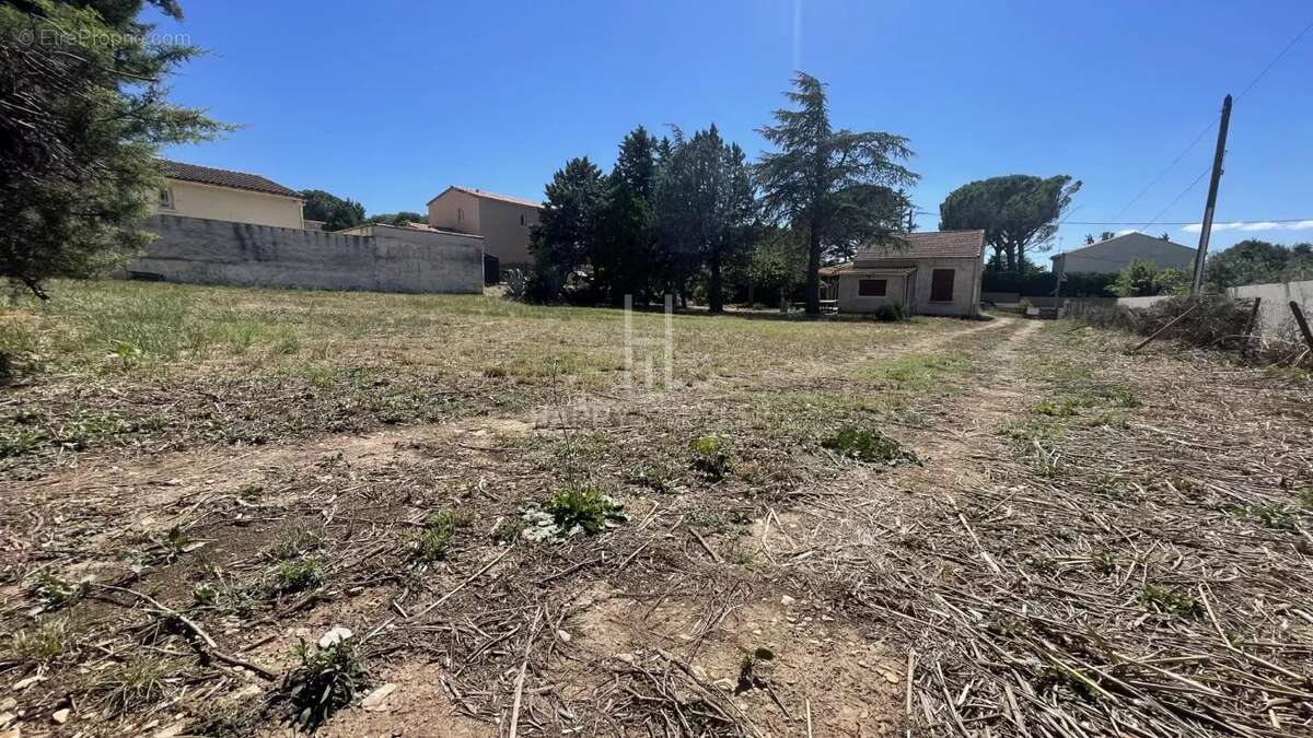 Terrain à FONTVIEILLE