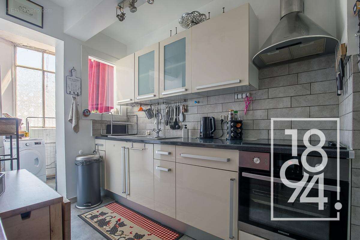 Appartement à MARSEILLE-5E