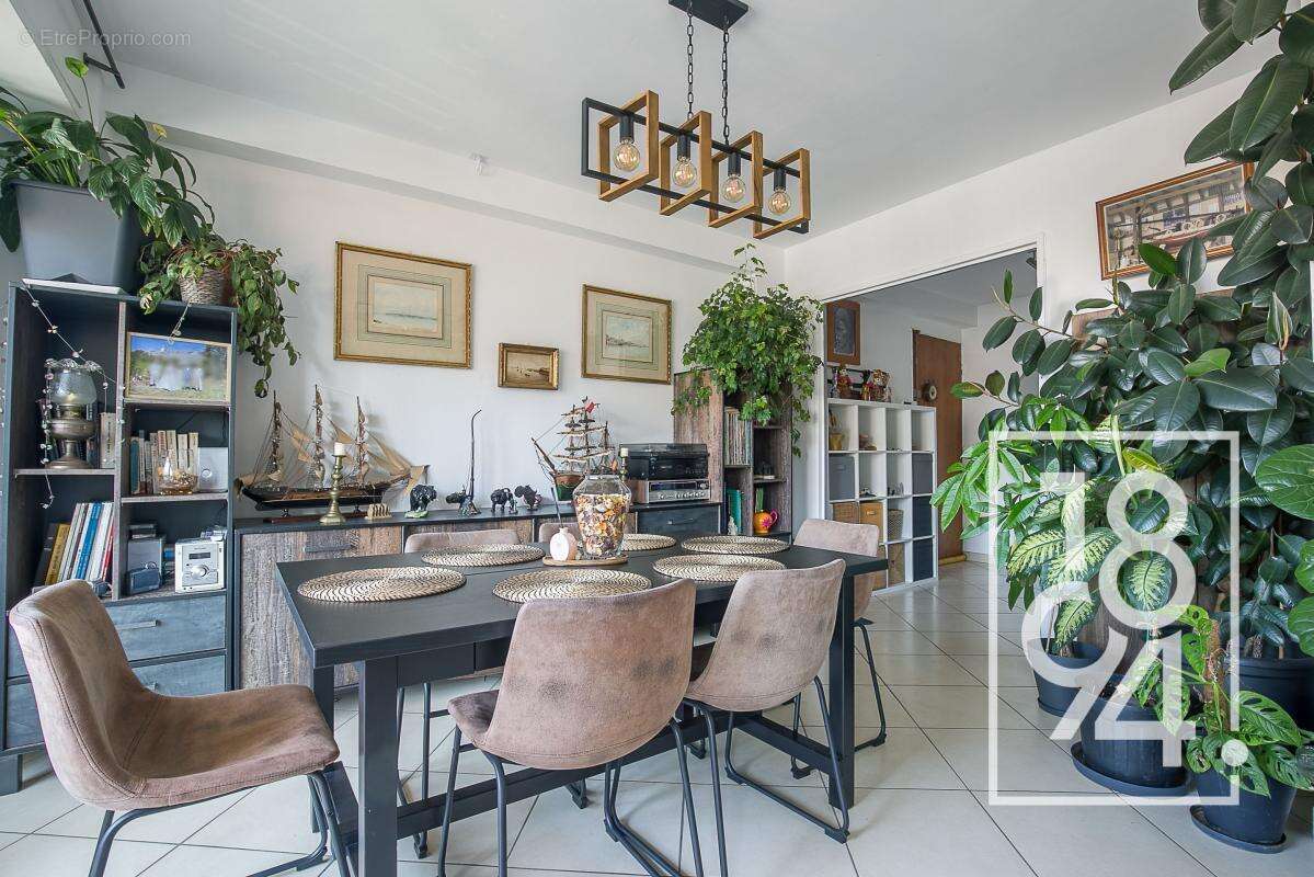 Appartement à MARSEILLE-5E